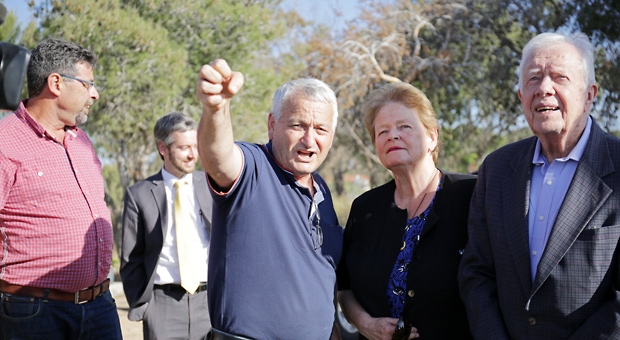 Gro Harlem Brundtland and Jimmy Carter visit a kibbutz, April 2015